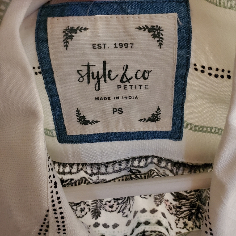 Floral Button Down - Picture 5 of 5